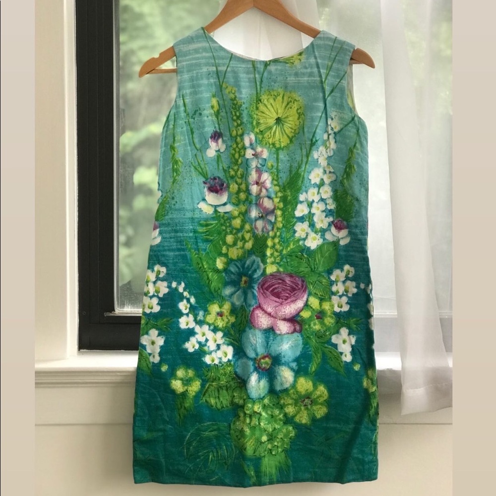 Vintage beautiful floral shift dress